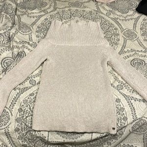 Elegant hollister sweater